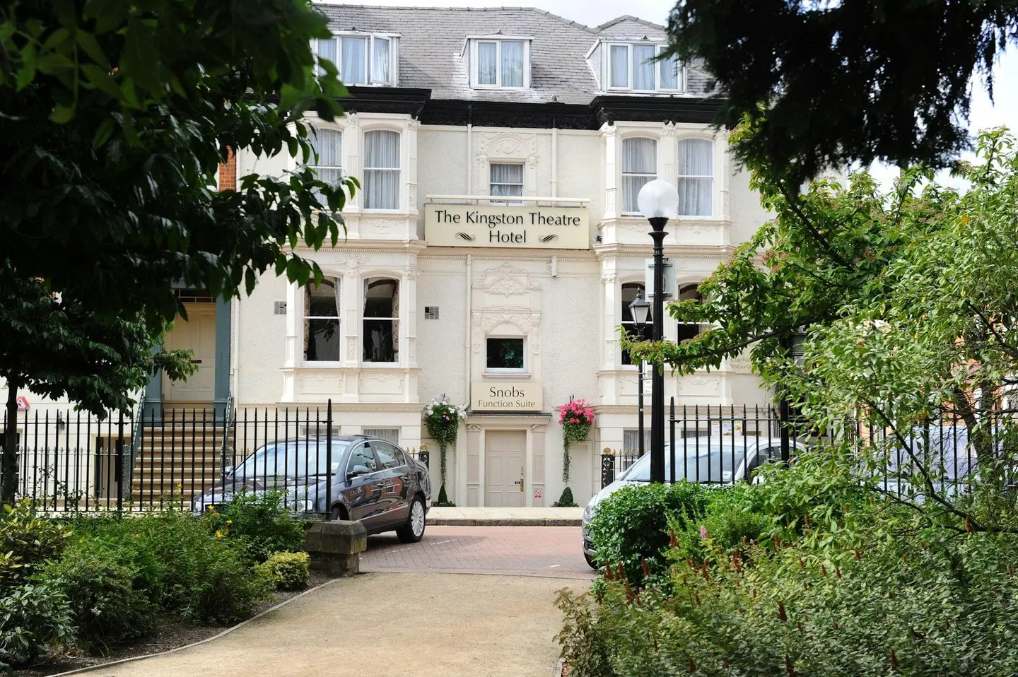 Kingston Theatre Hotel EXTERIOR