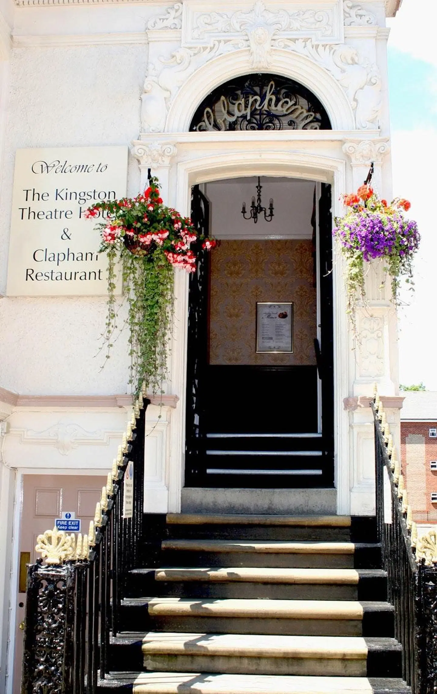 Kingston Theatre Hotel EXTERIOR