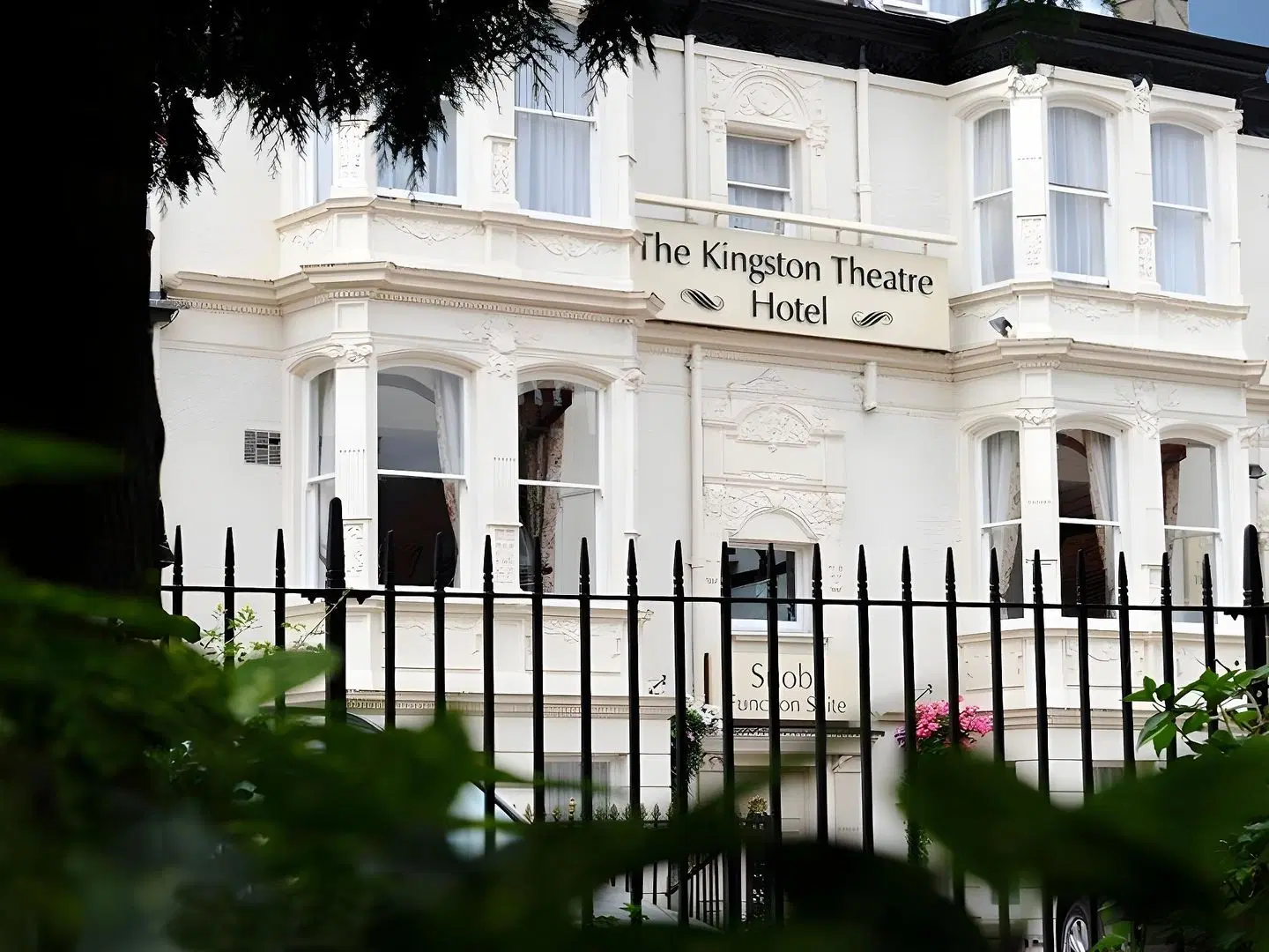 Kingston Theatre Hotel EXTERIOR