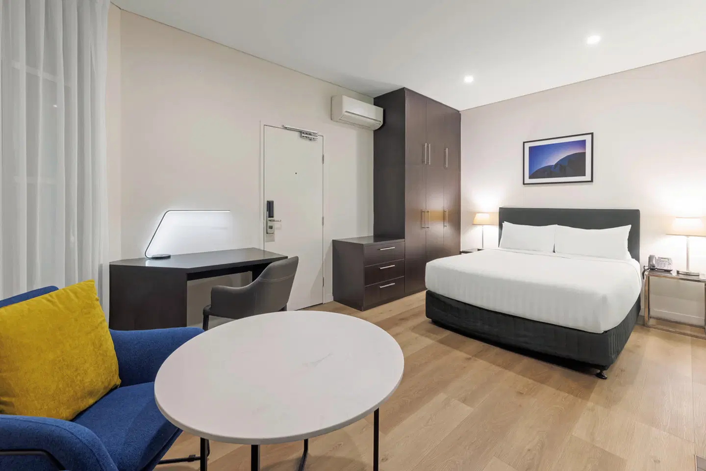 Oaks Melbourne on Collins Suites ROOM_EXAMPLE