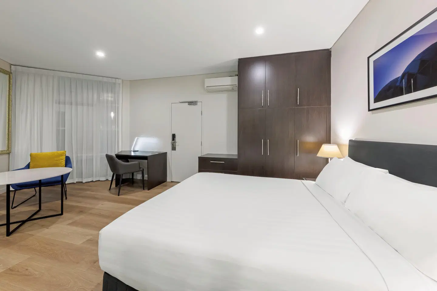 Oaks Melbourne on Collins Suites ROOM_EXAMPLE
