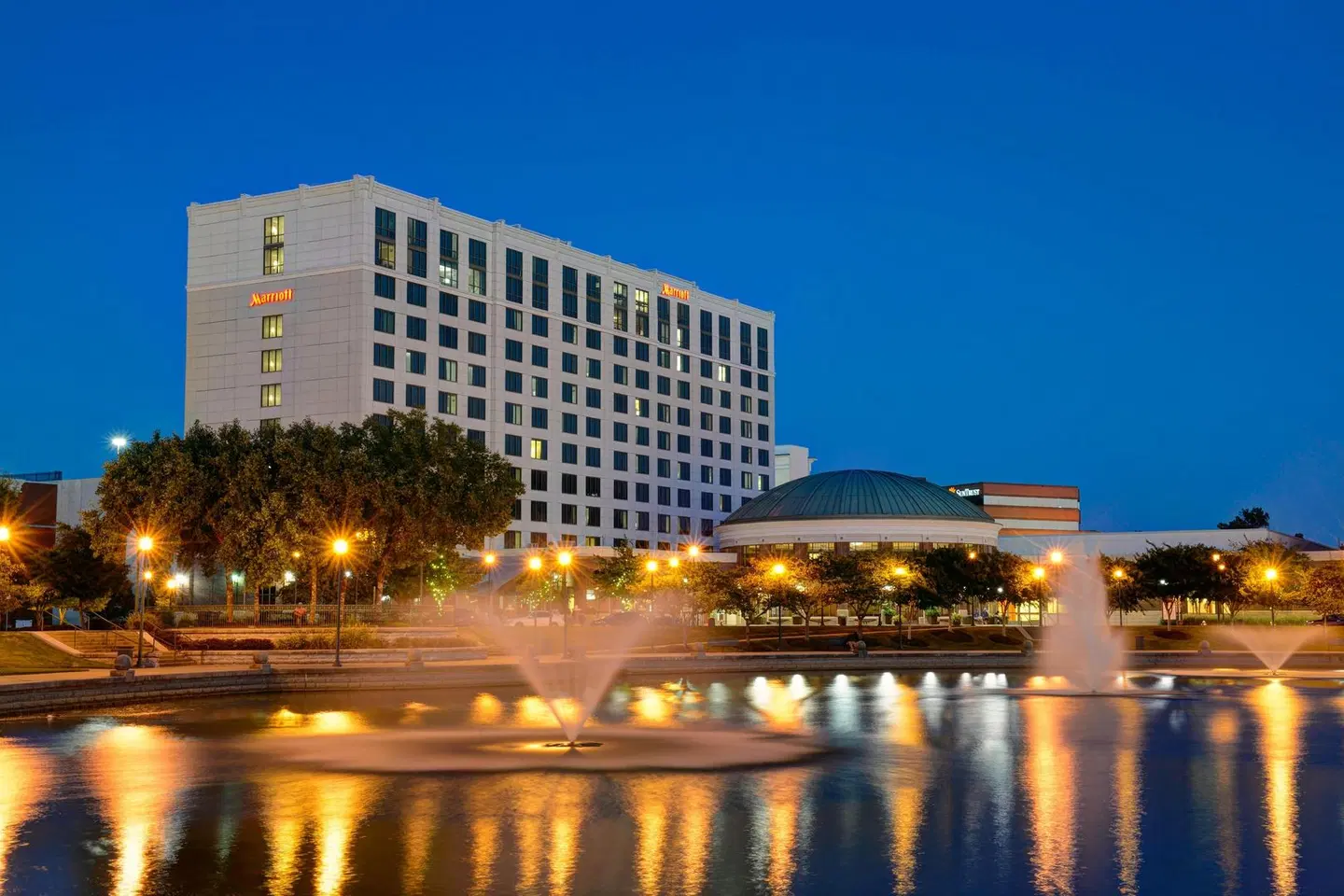Newport News Marriott at City Center EXTERIOR