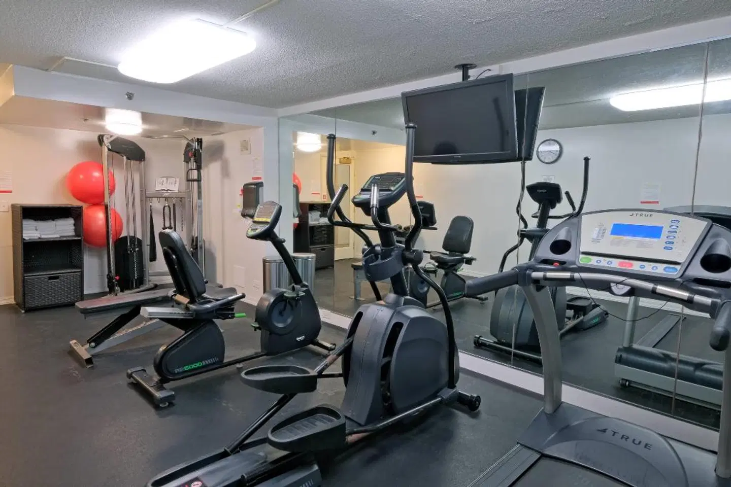 Ramada Plaza by Wyndham Waikiki SPORTS_AND_LEISURE