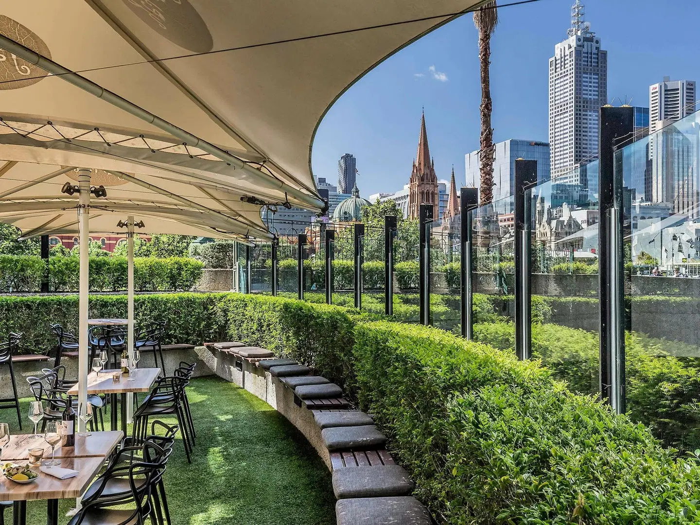 Quay West Suites Melbourne Bar