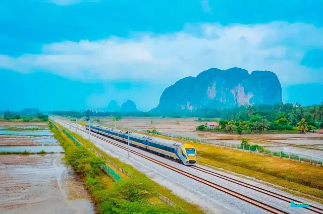 Mit dem Zug von Singapur nach Penang LANDSCAPE