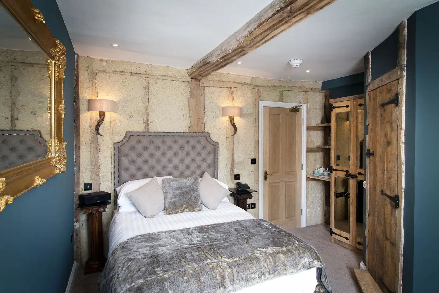 The White Hart Hotel ROOM_EXAMPLE