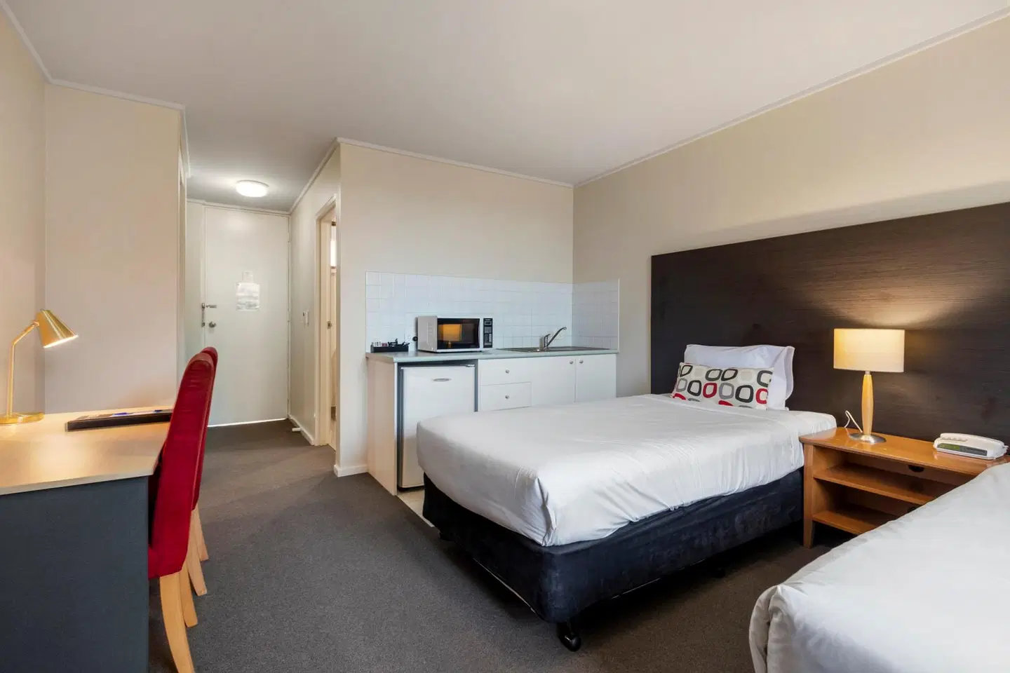 Knox International Hotel and Apartments ROOM_EXAMPLE
