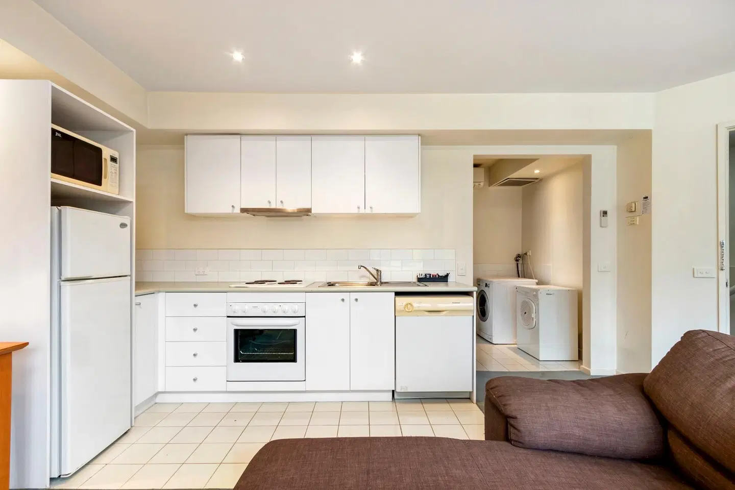 Knox International Hotel and Apartments ROOM_EXAMPLE