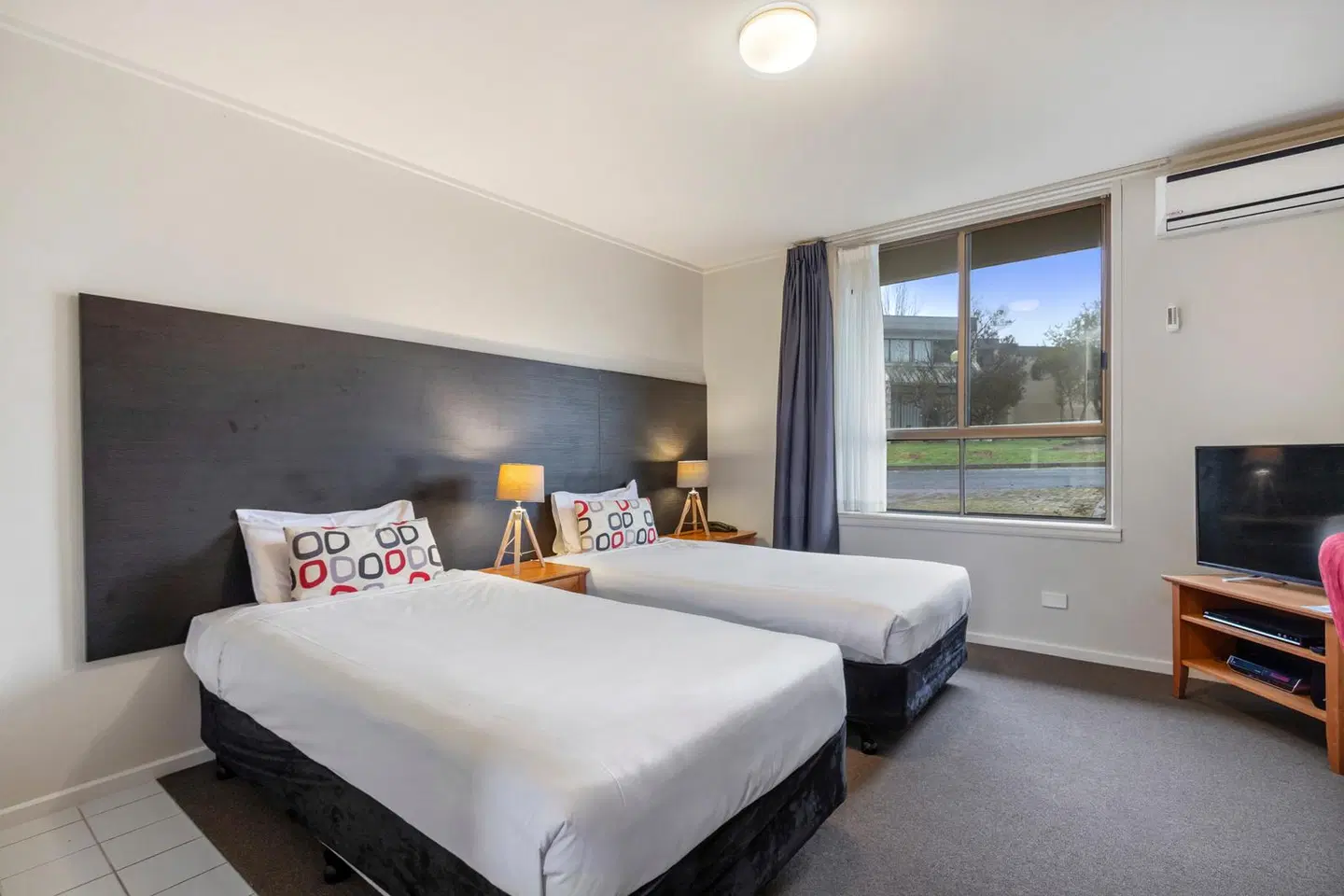 Knox International Hotel and Apartments ROOM_EXAMPLE