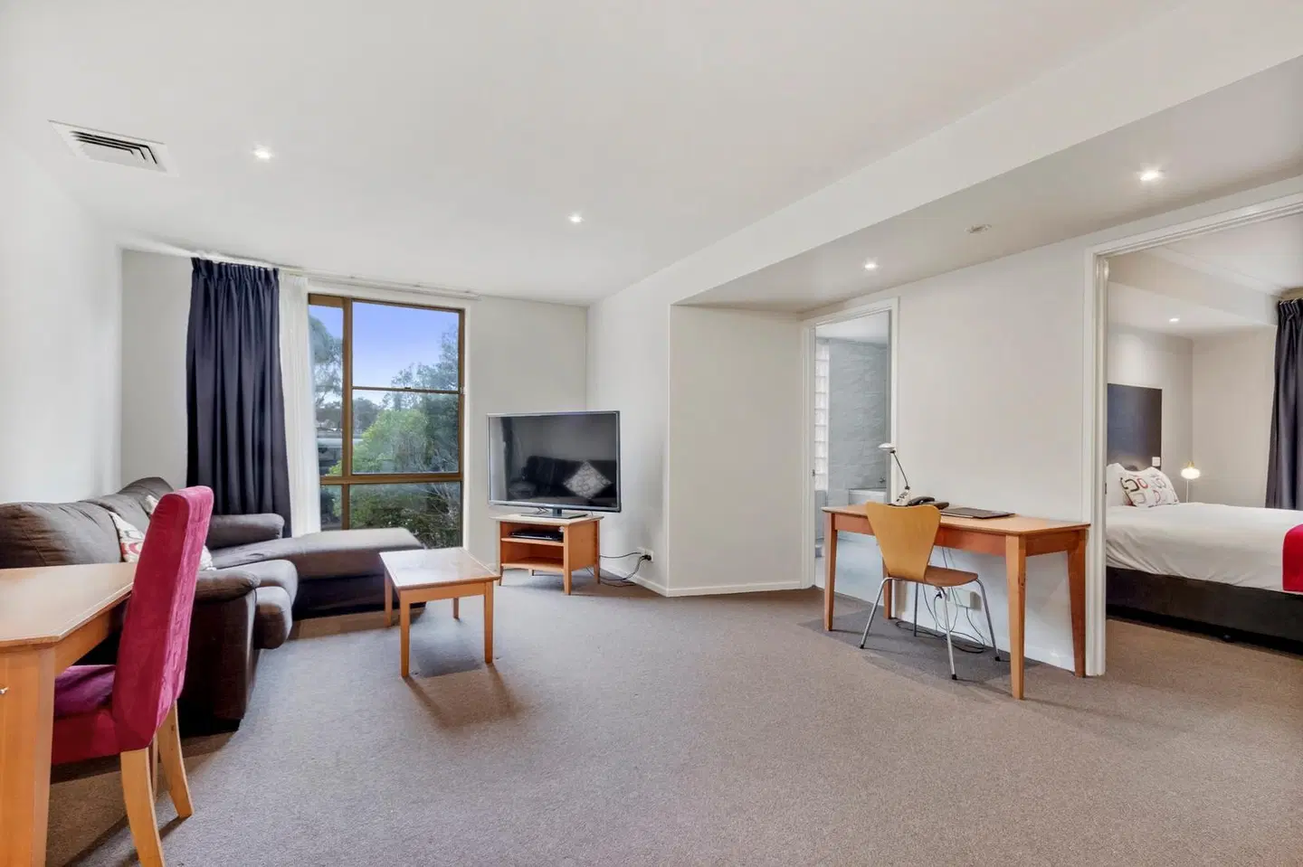 Knox International Hotel and Apartments ROOM_EXAMPLE