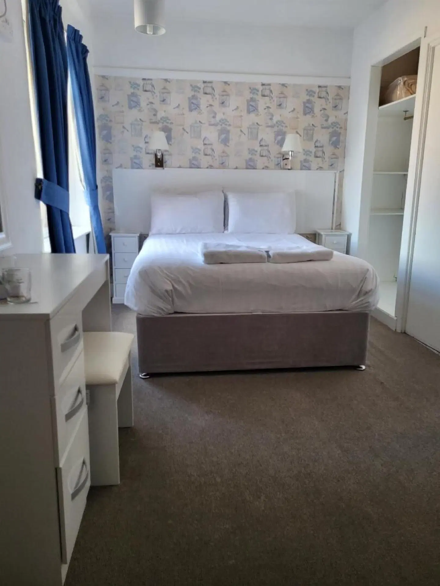 North Parade Seafront Accommodation ROOM_EXAMPLE