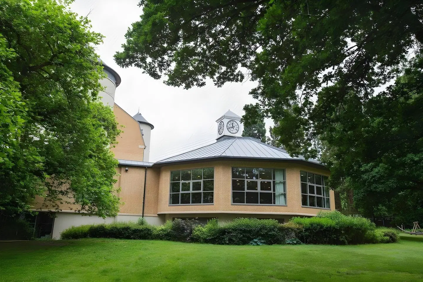 Drayton Manor EXTERIOR