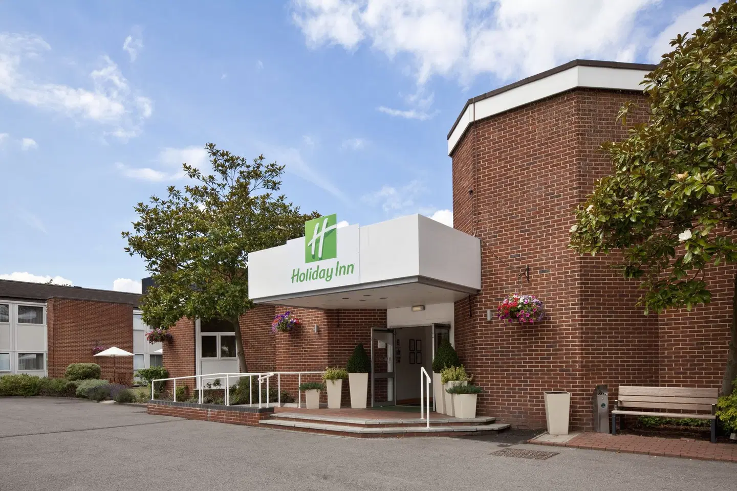 Holiday Inn Basingstoke by IHG EXTERIOR