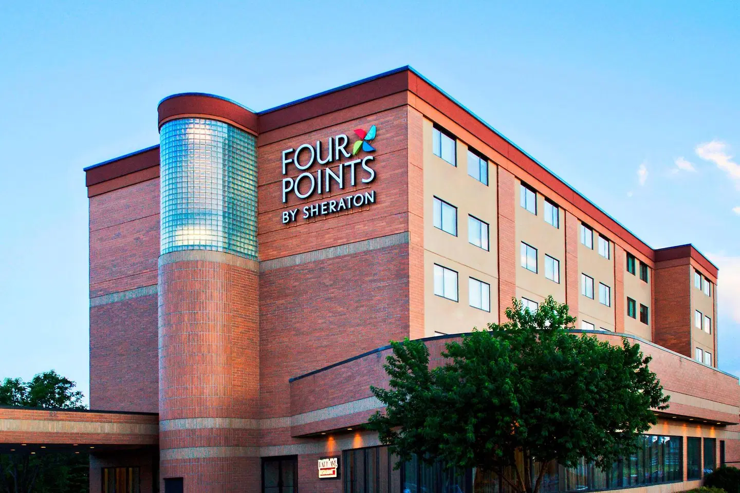 Four Points by Sheraton Winnipeg South EXTERIOR
