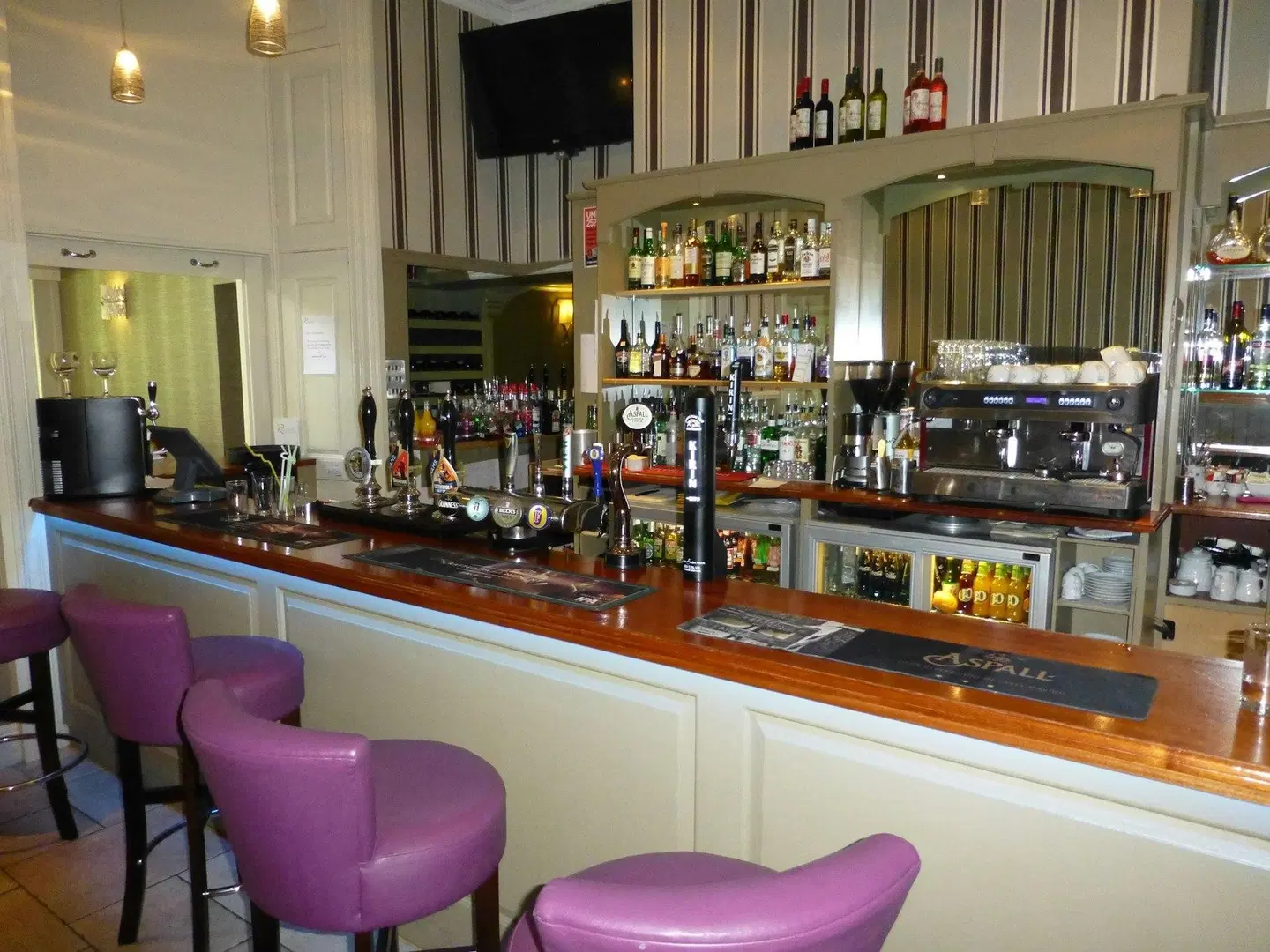 The Riverside House Hotel Bar