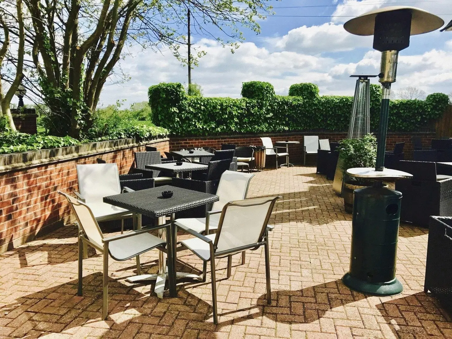 The Boars Head Hotel Terrasse
