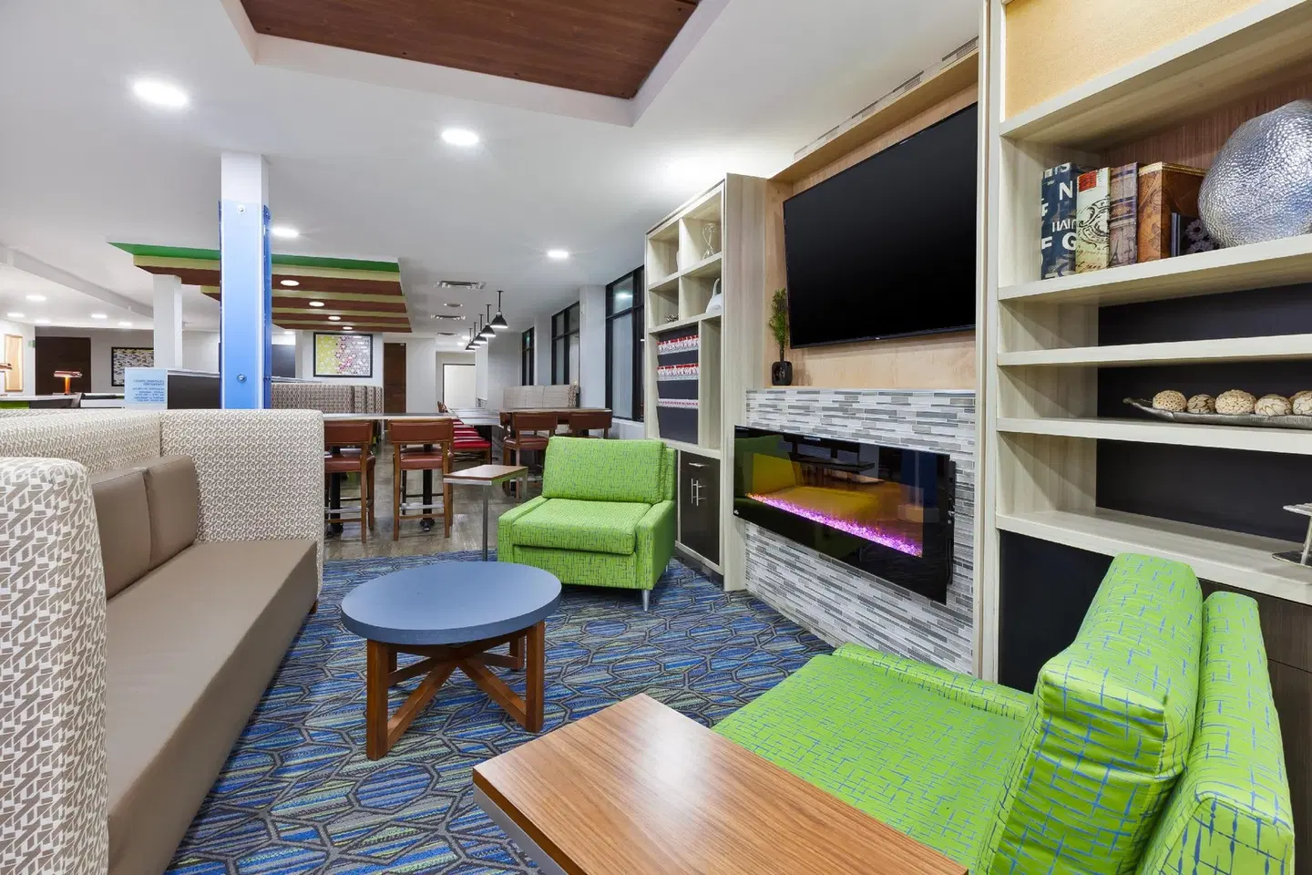 Holiday Inn Express Winnipeg Airport - Polo Park by IHG LOUNGE_LOBBY