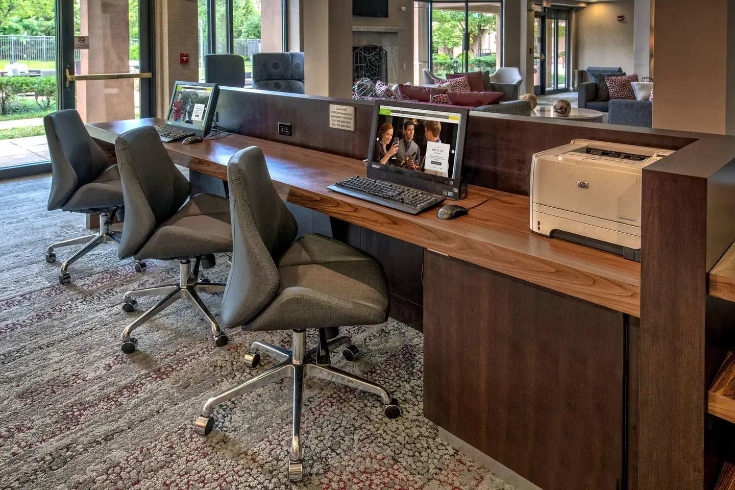 Courtyard by Marriott Springfield Bar