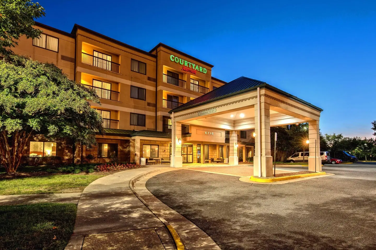 Courtyard by Marriott Springfield EXTERIOR