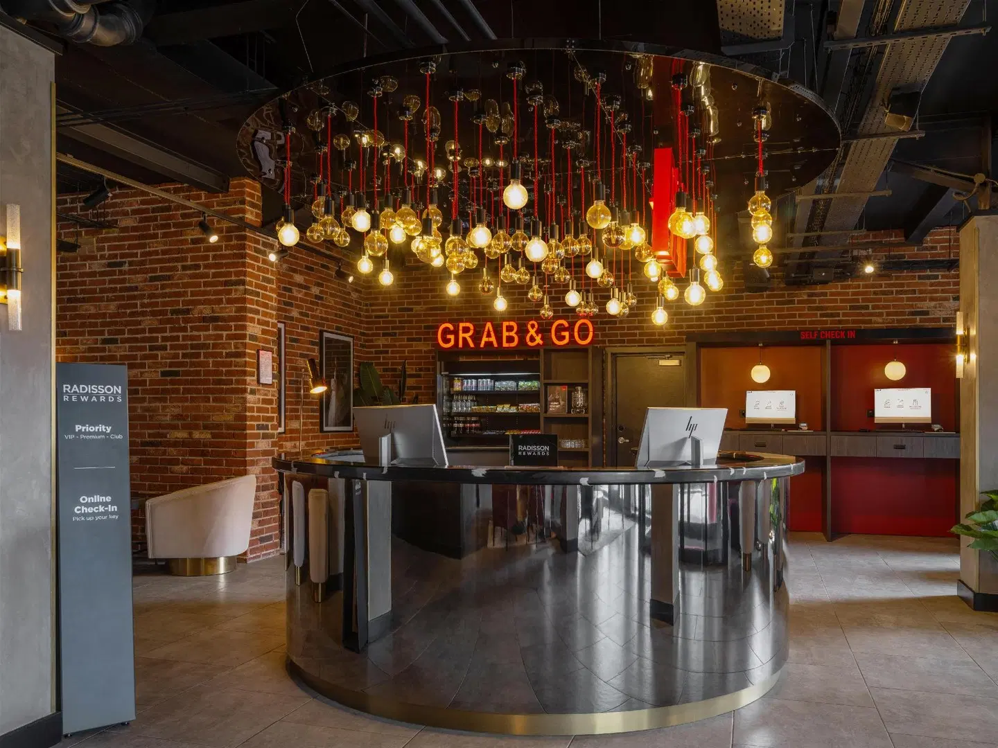 Radisson RED London Gatwick Airport Bar