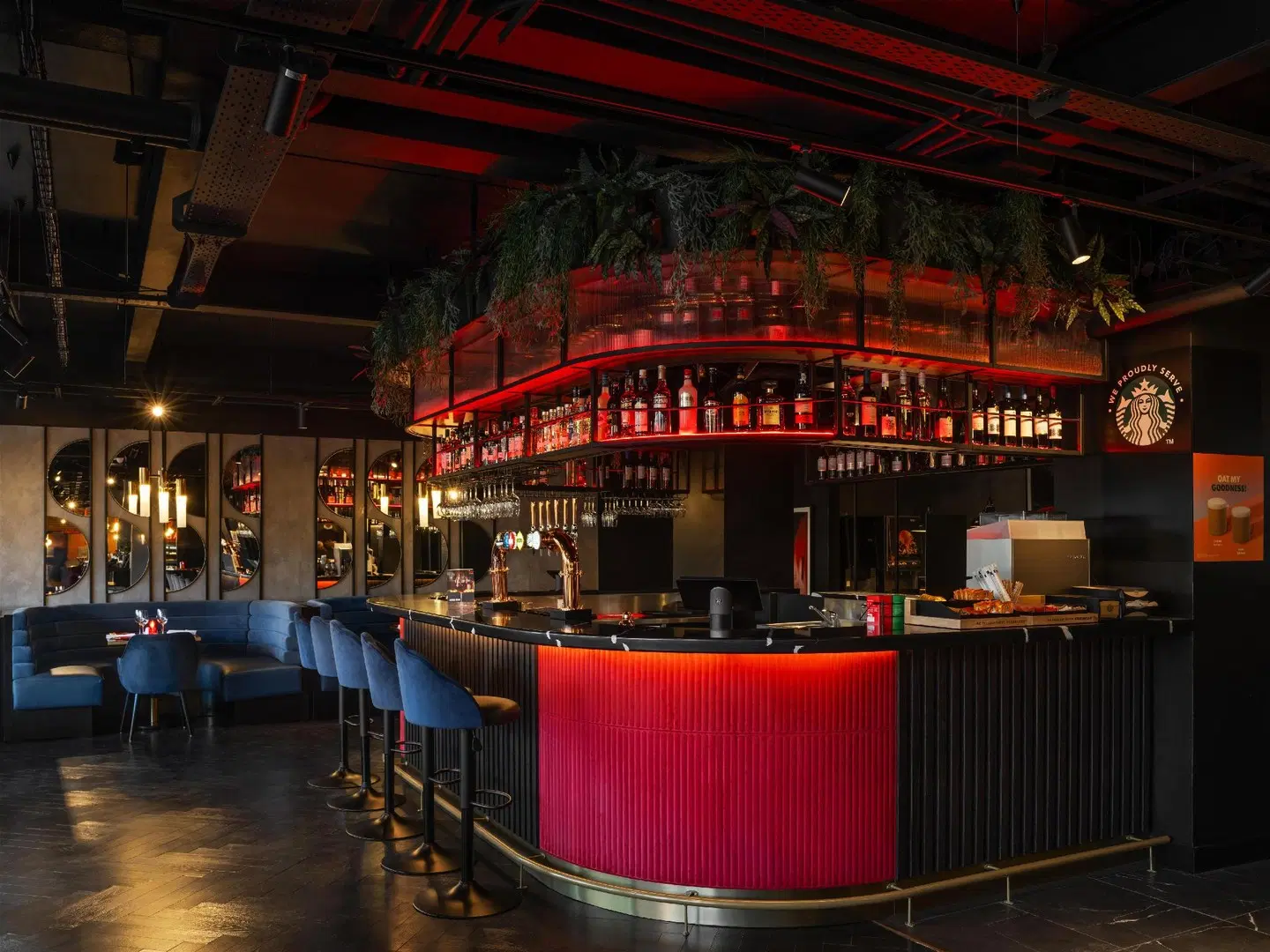 Radisson RED London Gatwick Airport Bar