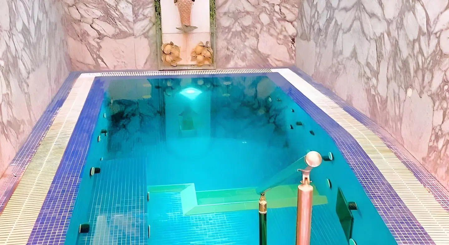 Strand Hotel Delfini Hallenbad