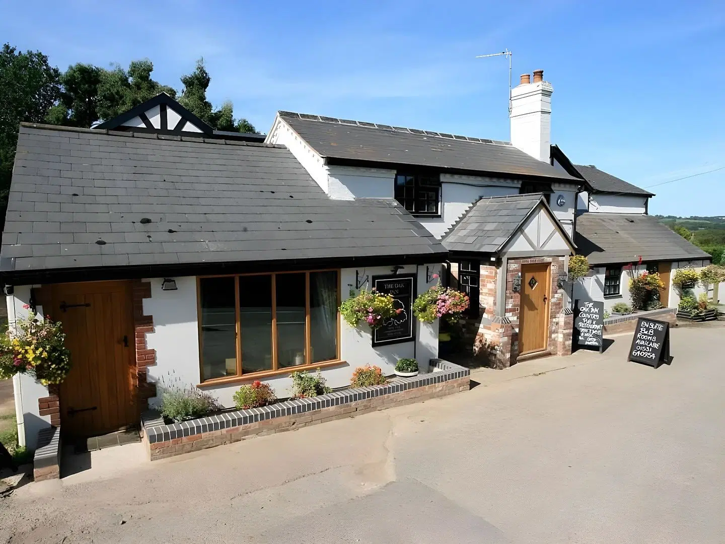 The Oak Inn Staplow EXTERIOR