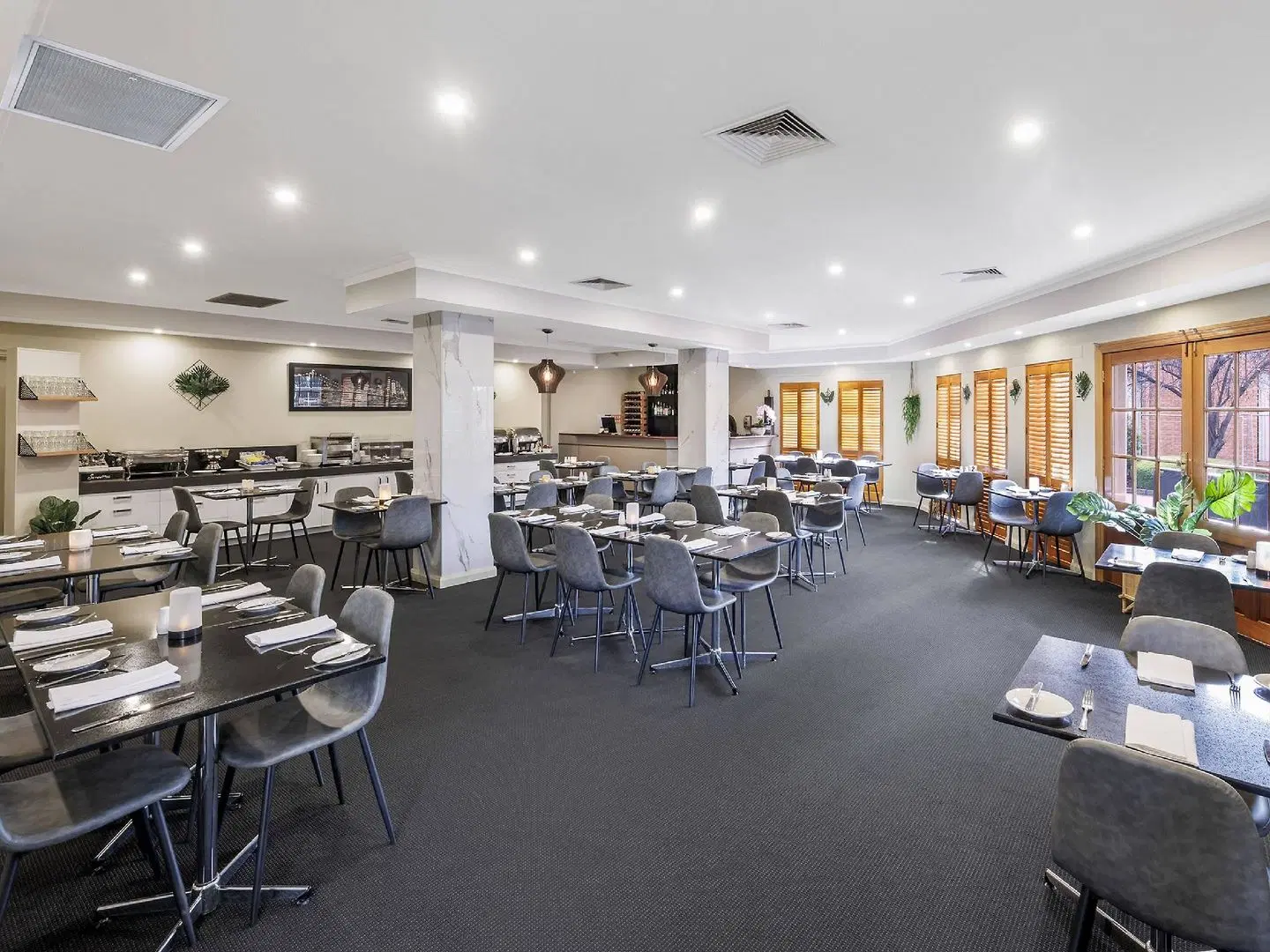 Quality Hotel Melbourne Airport Bar