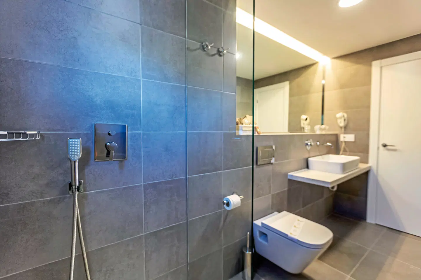 Levante BATHROOM