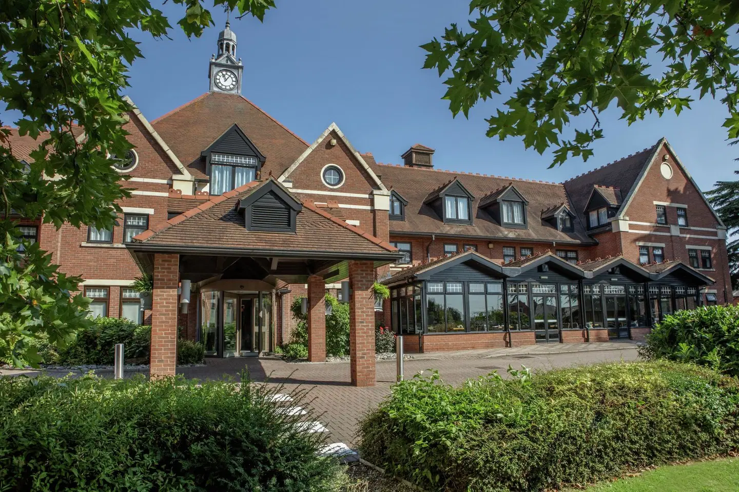 DoubleTree by Hilton Stratford-upon-Avon EXTERIOR