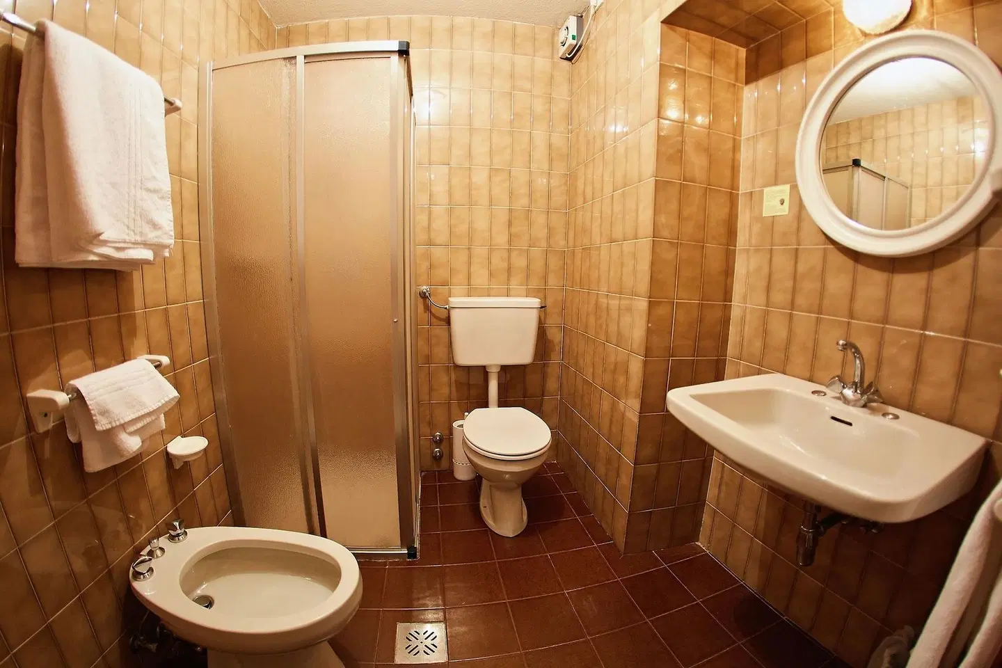 GH Monzoni Hotel Badezimmer
