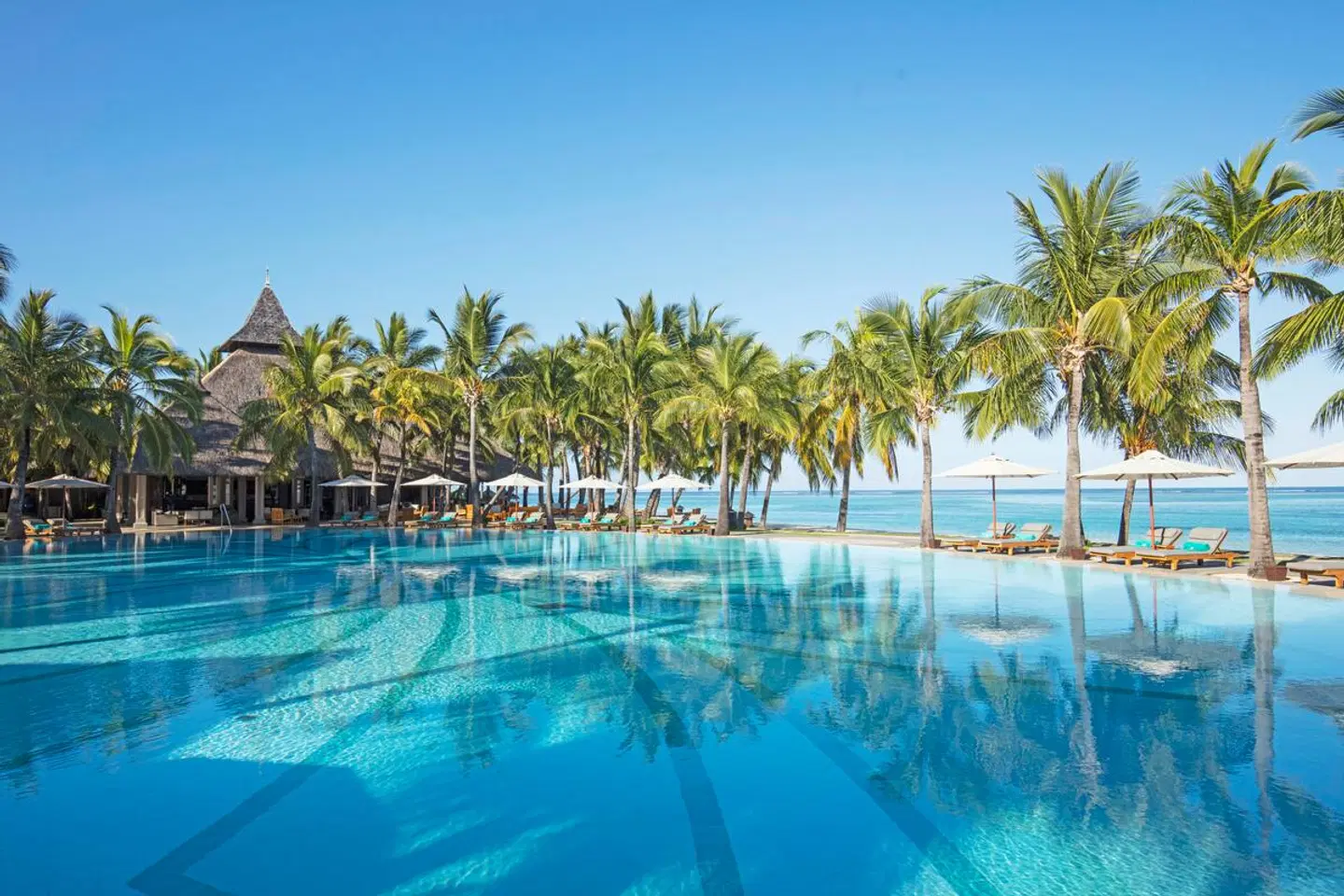 Paradis Beachcomber Golf Resort & Spa OUTDOOR_POOL
