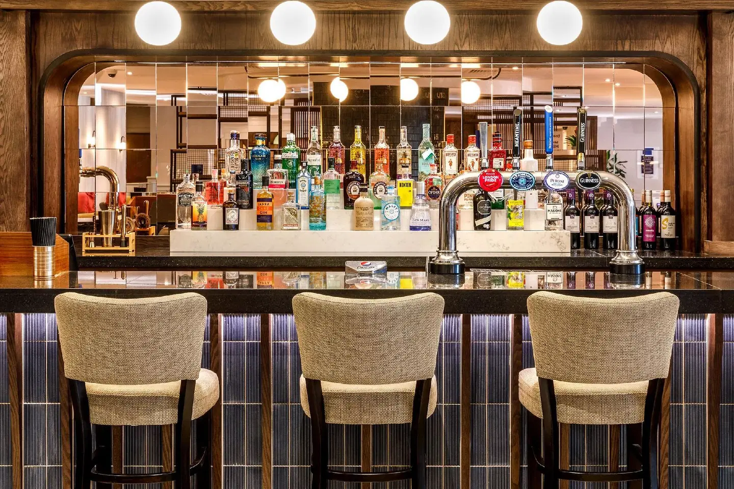 Delta Hotels by Marriott Warwick Bar