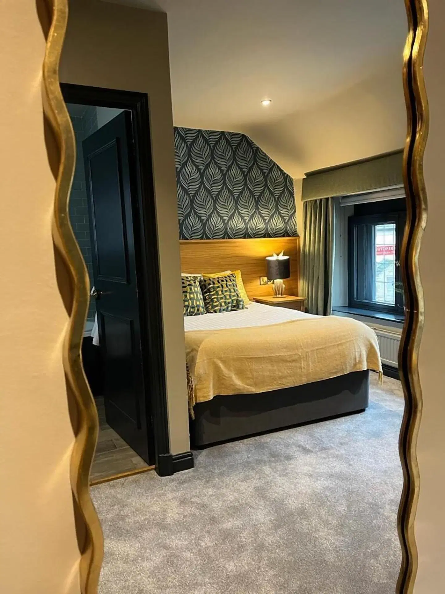 George ROOM_EXAMPLE