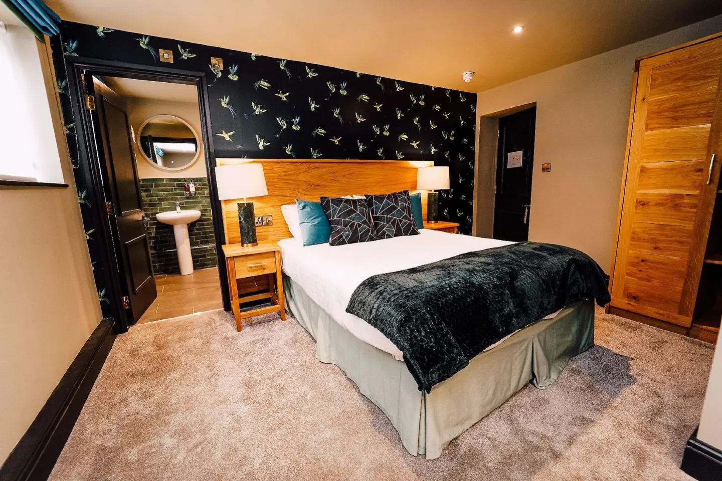 George ROOM_EXAMPLE