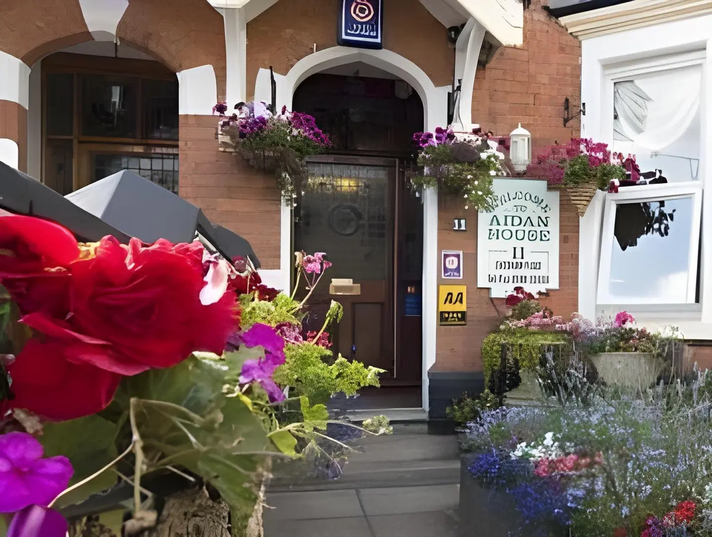 The Aidan Guest House EXTERIOR