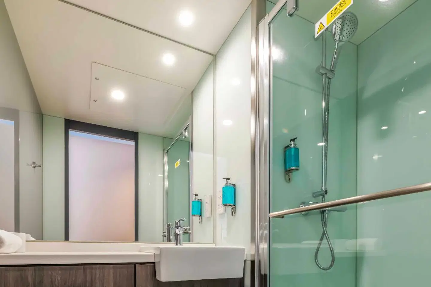 easyHotel Dublin City Centre Badezimmer
