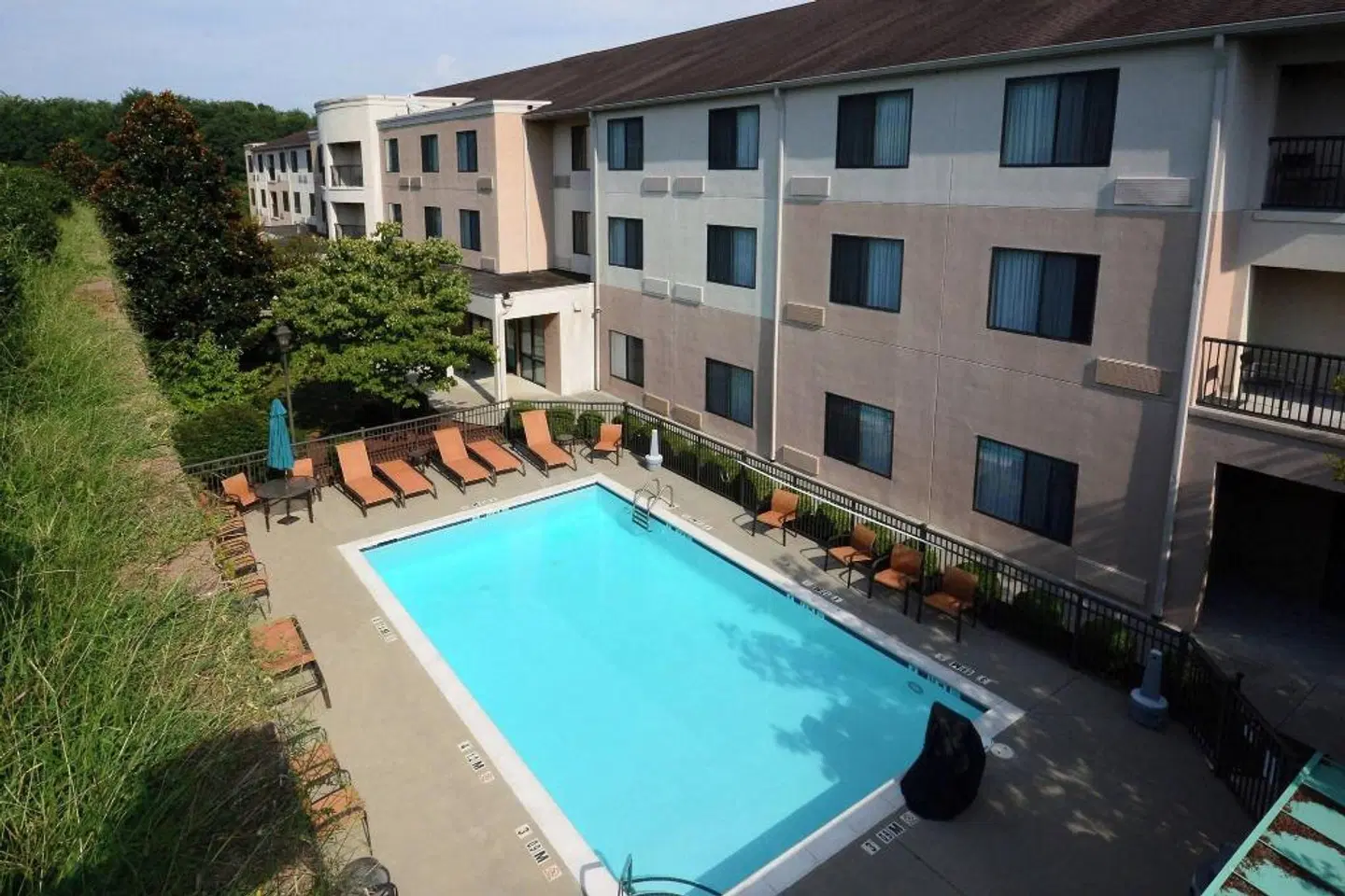 Courtyard by Marriott Danville OUTDOOR_POOL