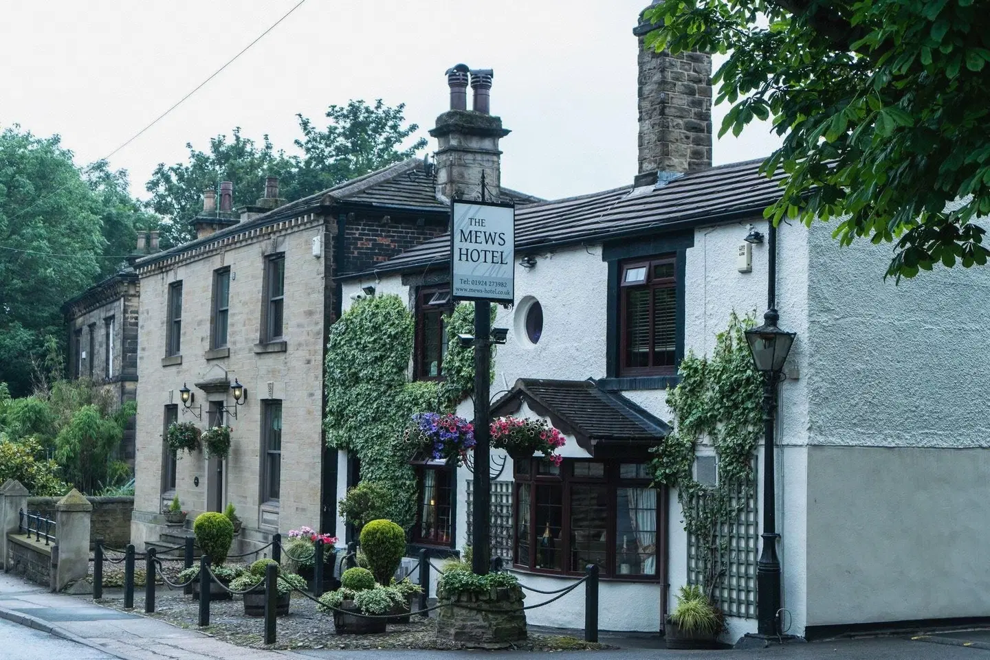 The Mews Hotel EXTERIOR