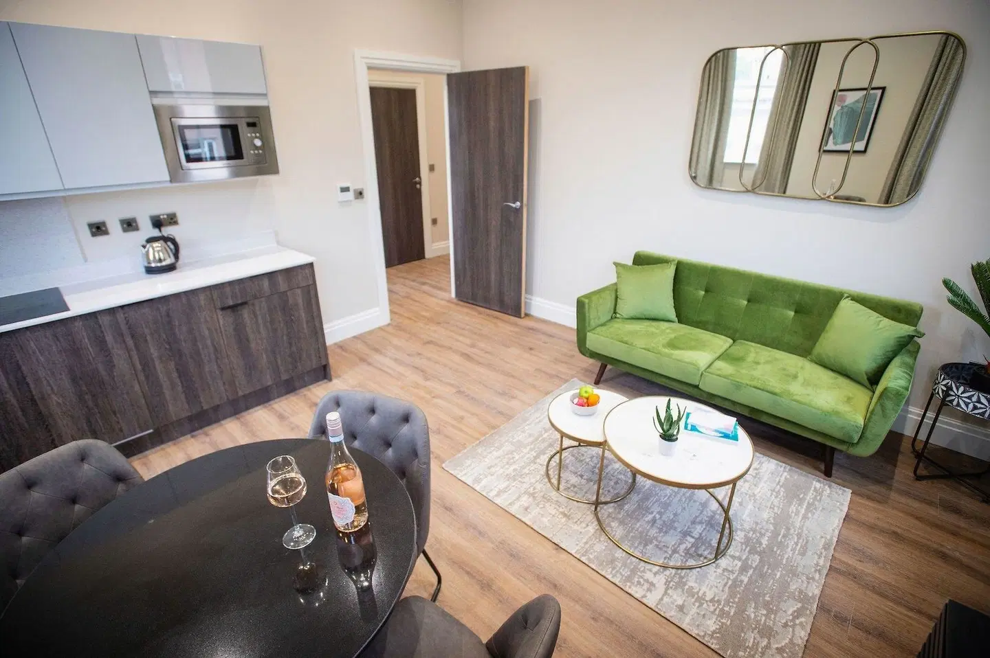 The Gresham Aparthotel ROOM_EXAMPLE