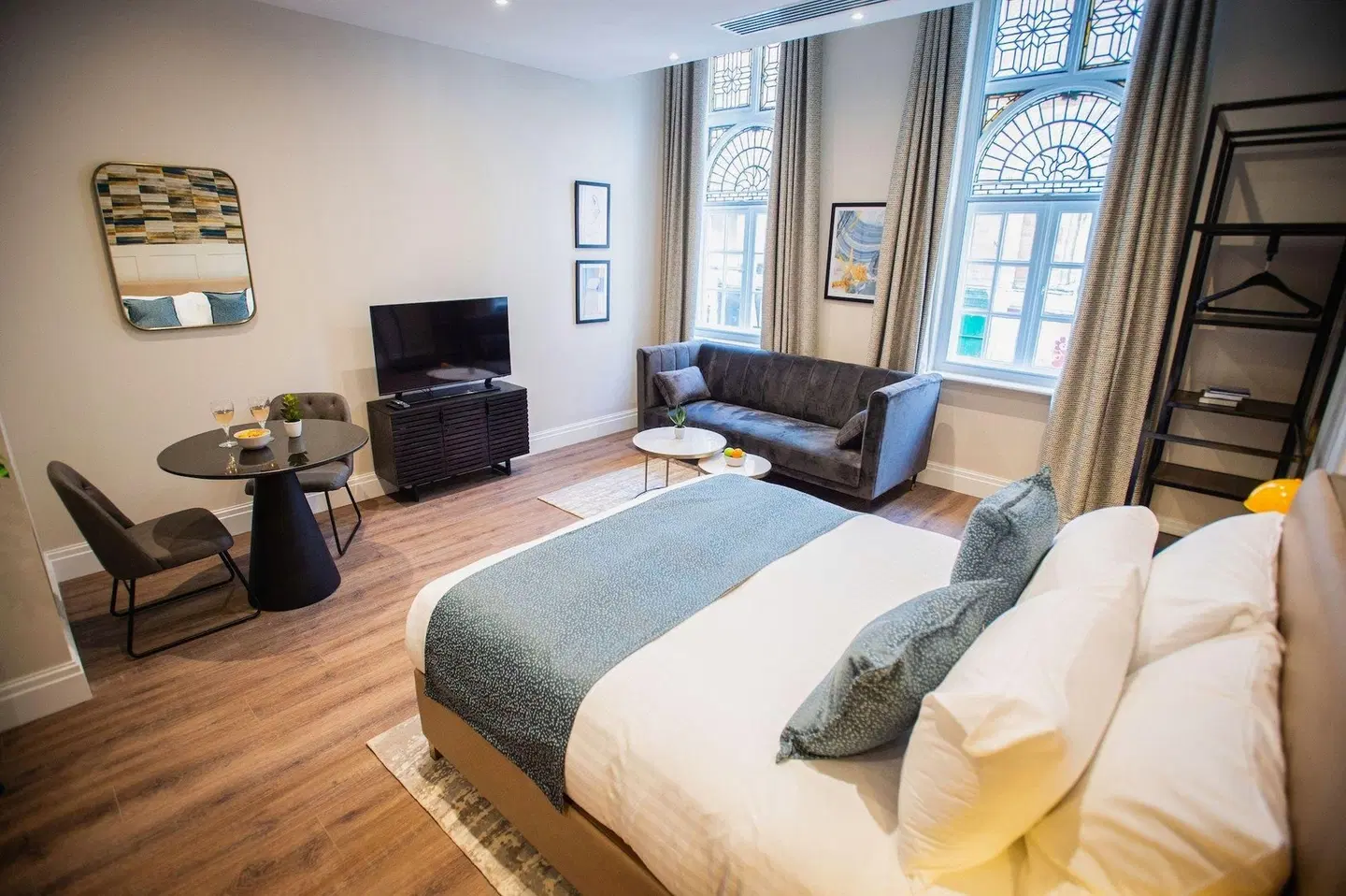 The Gresham Aparthotel ROOM_EXAMPLE