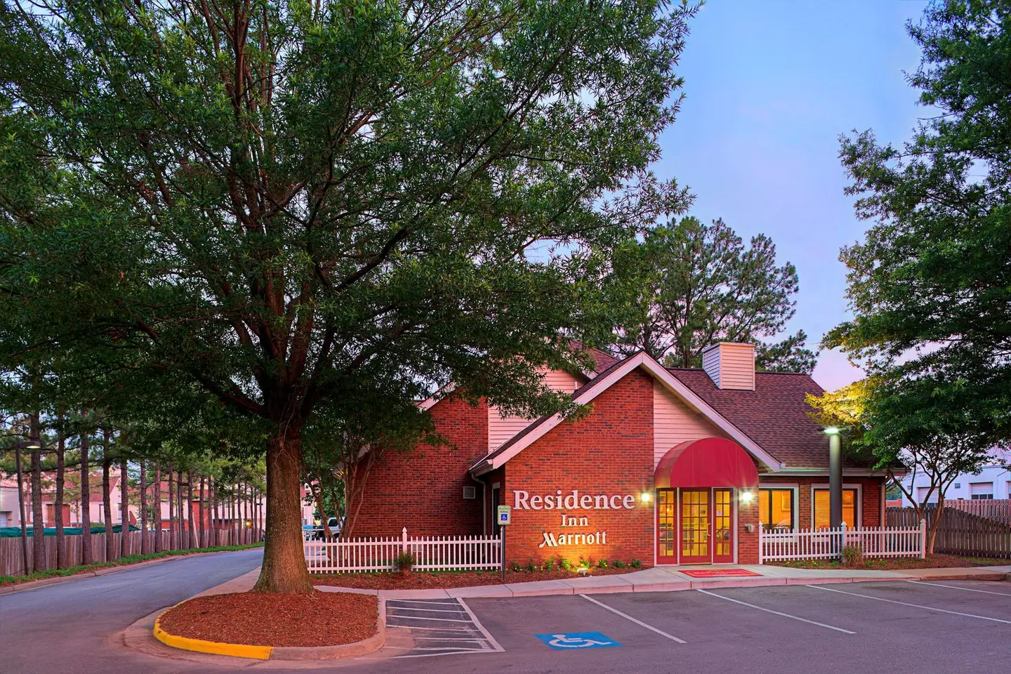 Residence Inn by Marriott Richmond West End EXTERIOR