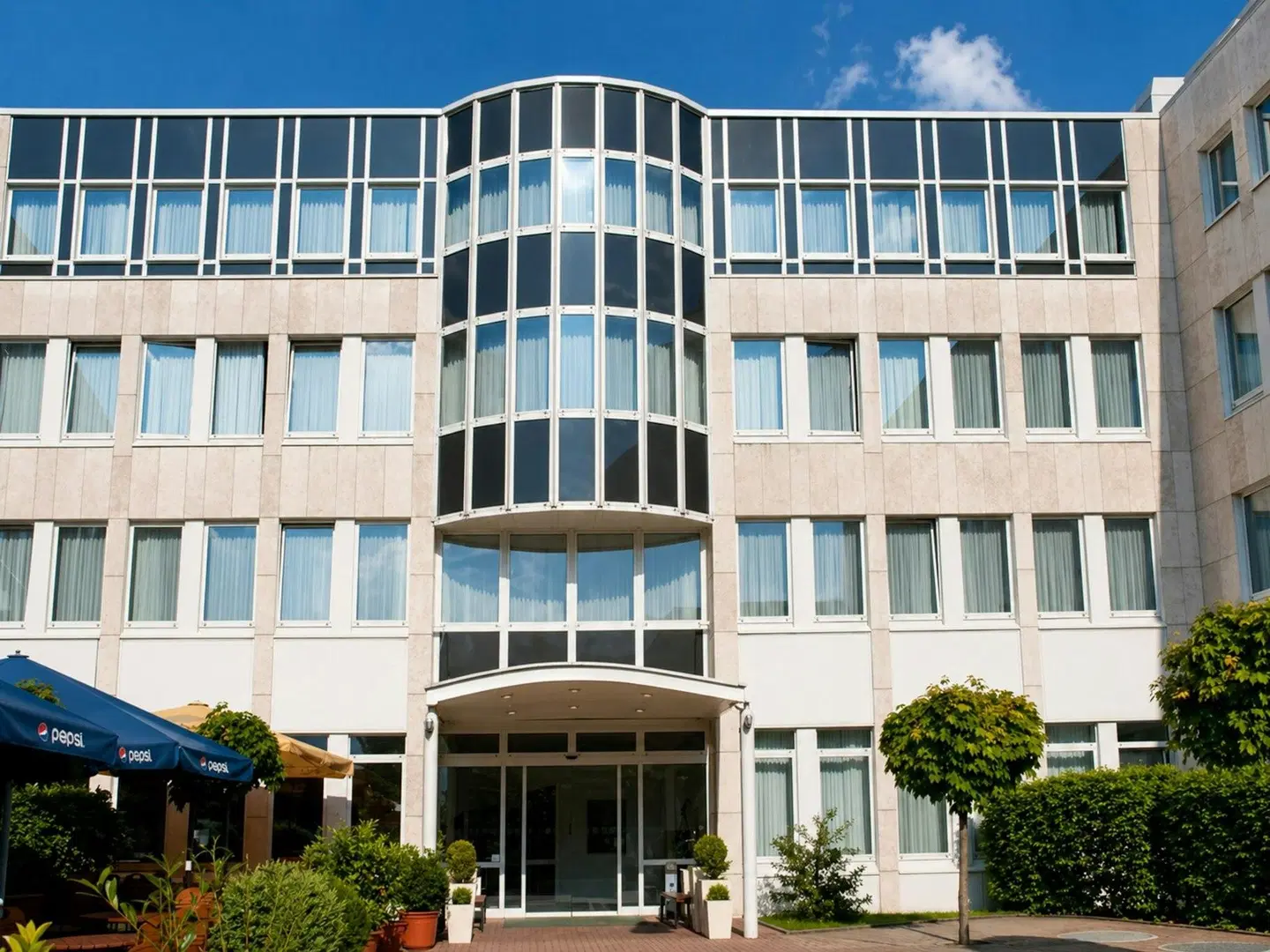 Holiday Inn Frankfurt Neu-Isenburg EXTERIOR