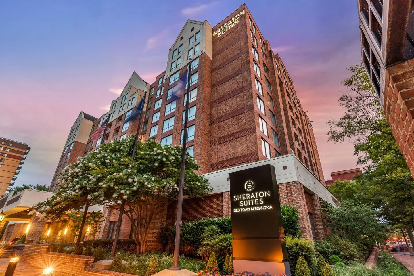 Sheraton Suites Old Town Alexandria EXTERIOR