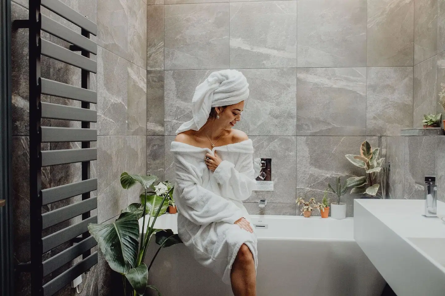 HIDEOUT Hotel Badezimmer