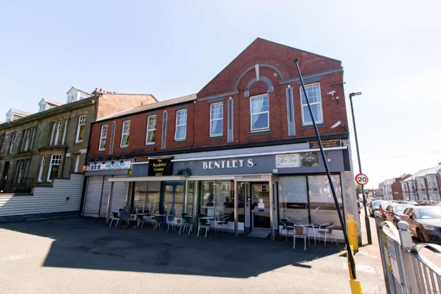 Bentleys EXTERIOR