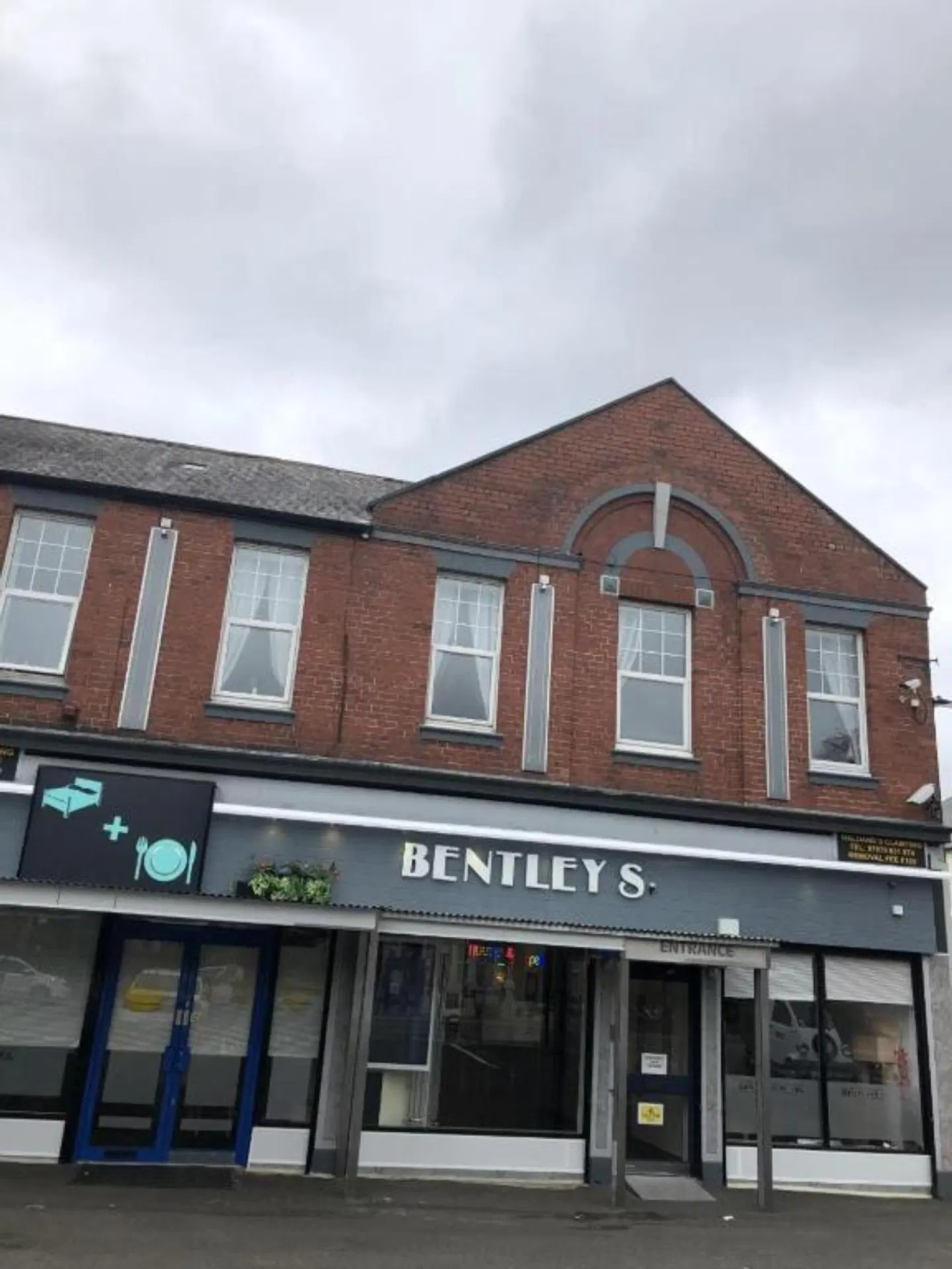 Bentleys EXTERIOR