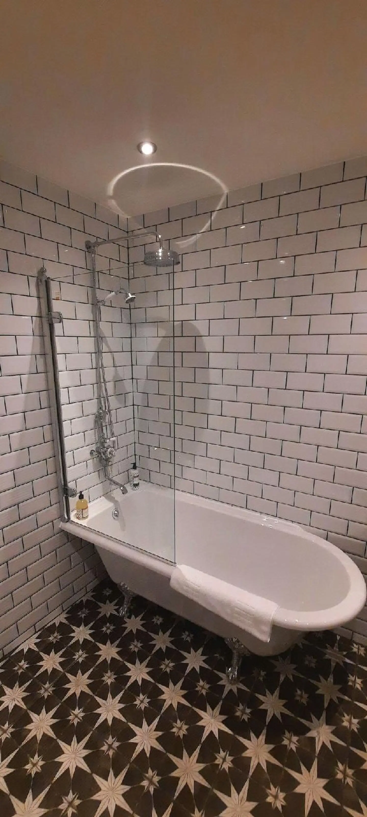 Alison House Hotel Badezimmer