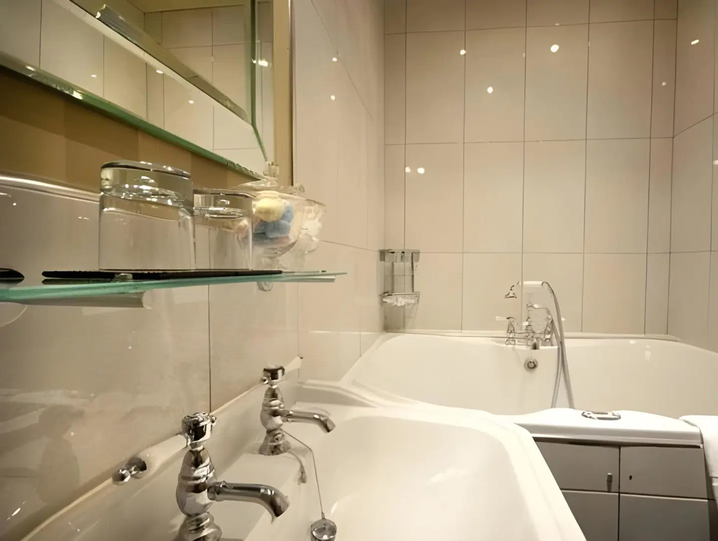 Whitley Hall Hotel Badezimmer
