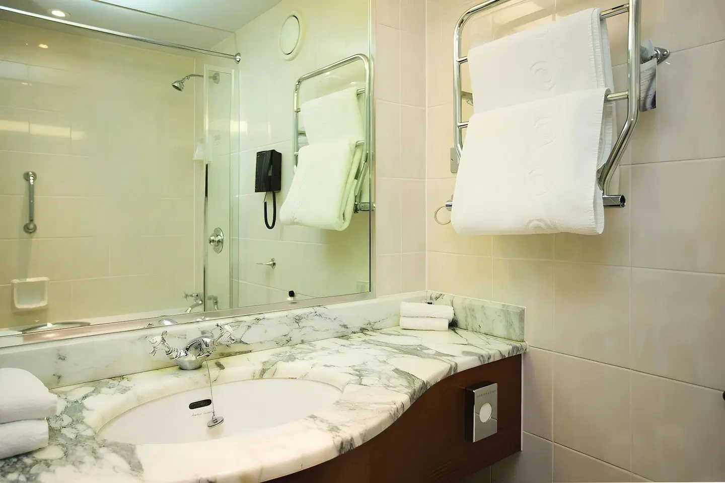 Kettering Park & Spa Badezimmer